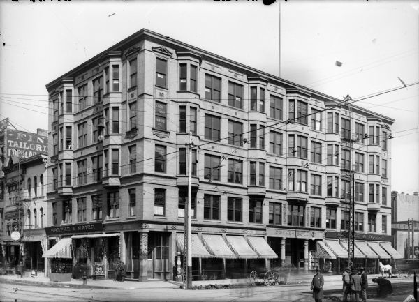 The northeast corner of the Cawker Building at W. Wells Street and N. Plankinton Avenue.