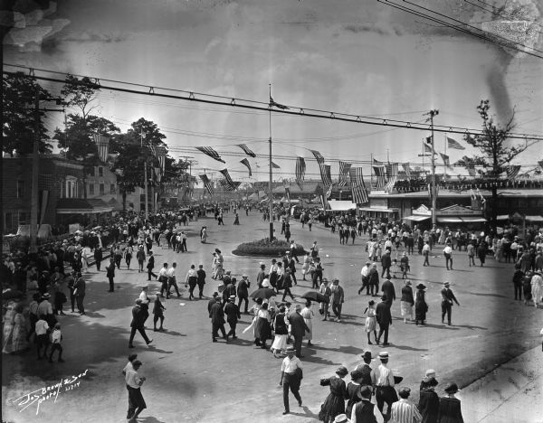 Crowds of individuals at the fair, presumably the Wisconsin State Fair.