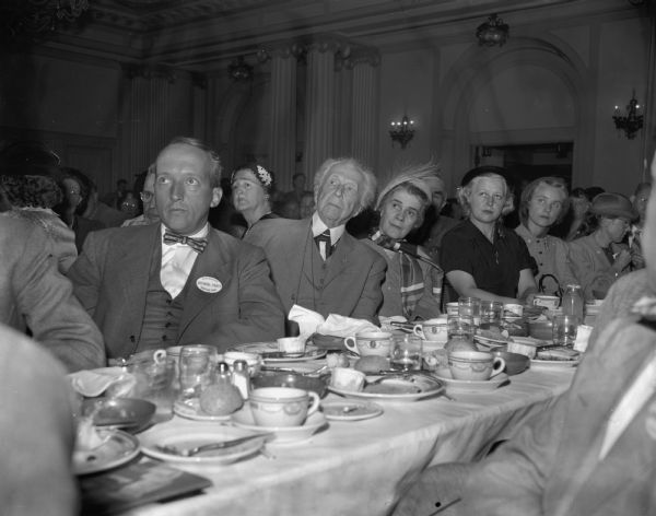 Among those attending a dinner for Democratic Presidential candidate Adlai Stevenson in 1952 was Frank Lloyd Wright and Oligavanna Lloyd Wright.