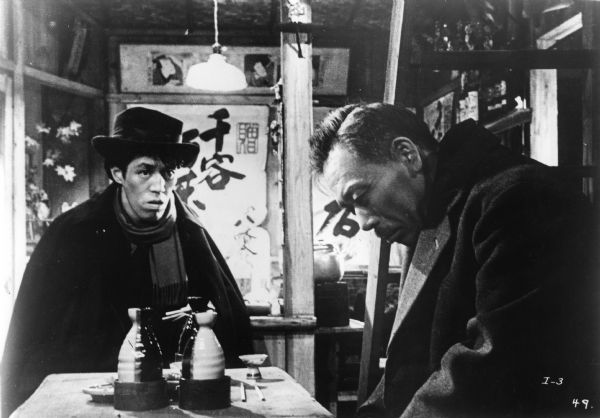 Scene still of Yûnosuke Itô, as the writer, and Takashi Shimura, as the dying bureaucrat Kanji Watanabe, in Akira Kurosawa's <i>Ikiru</i> (1952).