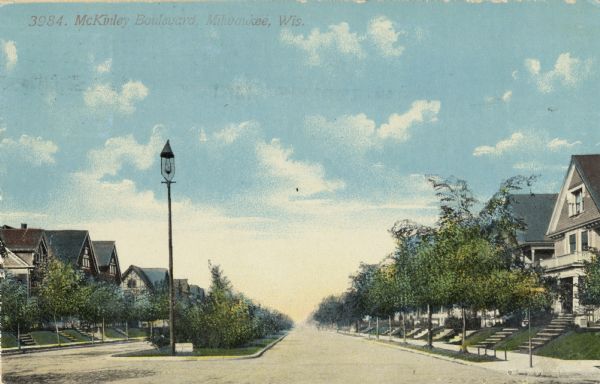 Houses and trees line the boulevard, and in the middle is a landscaped median with a lamppost. Caption reads: "McKinley Boulevard, Milwaukee, Wis."