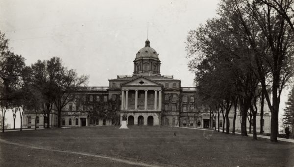 Bascom Hall with dome (formerly Main Hall) from Bascom Hill on the University of Wisconsin-Madison campus. The Lincoln Monument is in front of the entrance.