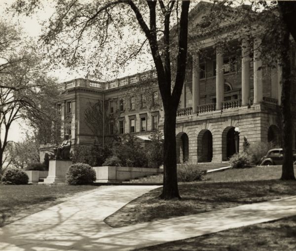 Exterior of north walkway of Bascom Hall (formerly Main Hall) on the University of Wisconsin-Madison campus. The Lincoln Monument is on the left, and a car is parked on the right.