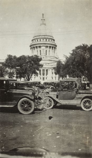 Wisconsin State Capitol from Monona Avenue, now Martin Luther King, Jr. Boulevard. Automobiles are parked in the center of the avenue.
