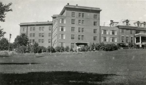 An exterior view of the new wing, added in 1912, to Madison General Hospital (all demolished).  Madison General Hospital merged with Methodist Hospital and changed its name to Meriter Hospital.