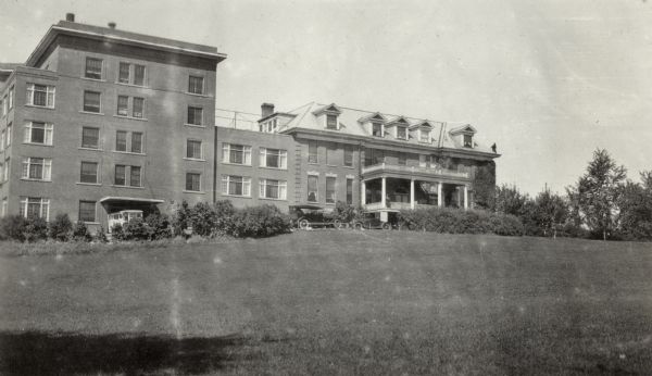 Exterior view of the original Madison General Hospital with the new wing, added in 1912(all demolished). Madison General Hospital merged with Methodist Hospital and changed its name to Meriter Hospital.