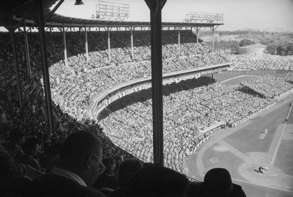 View from the upper deck of Milwaukee County Stadium, with the parking lot visible in the distance, during game one of the 1958 World Series between the Milwaukee Braves and the New York Yankees.