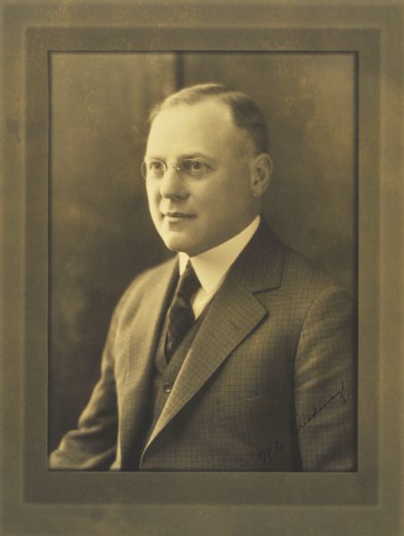 Waist-up portrait of William Carl Bliedung, Milwaukee manufacturer.
