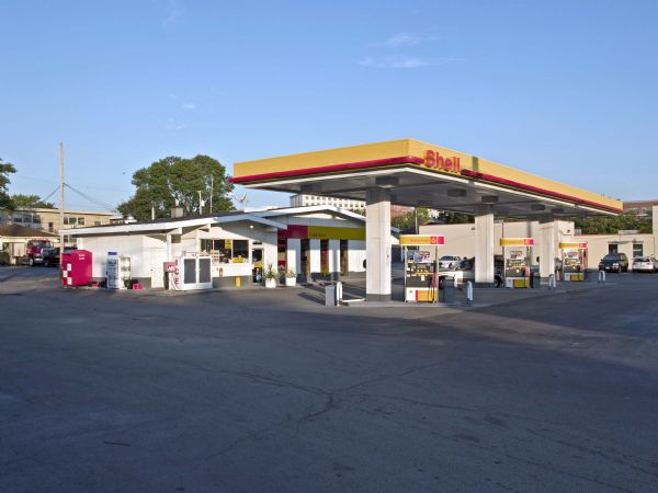 The Shell Oil Company built this service station at 950 South Park Street in 1963. This large single-story service station featured the operator's office and sales area along with three service bays.
