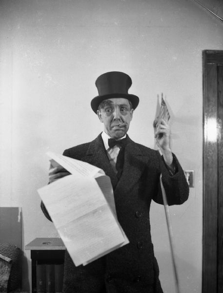Gauer as a political player. He is wearing a top hat, holding papers smoking a cigar, and gesturing with his left hand. This photograph was meant to illustrate a book on political "types." Similar to Bloch's character photo-illustration.