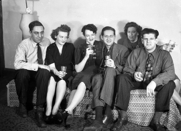Harold Gauer and Robert Bloch sit on a couch with Alice Bedard and Marion Bloch situated between them. William Powell and Joyce Vonier sit on the far right.