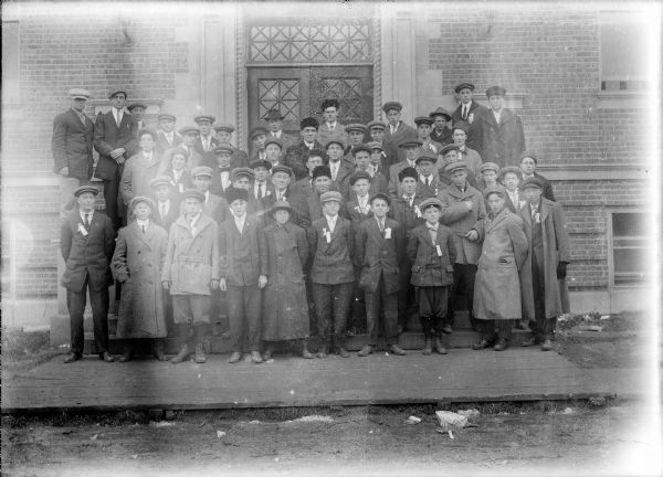 Class of Boys who attended a 10-Day Course at the college of Agriculture, Madison. The course began on January 26th, 1914 with an opening speech by Professor R.A. Moore. The students learned about the benefits of pedigreed corn, how to judge corn, the value of alfalfa, oats, and barley.