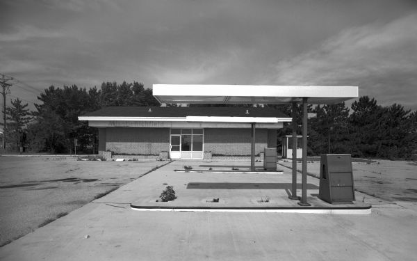 A vacated service station at Fish Hatchery Road and Greenway Cross.