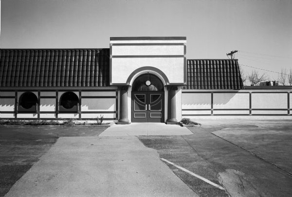 A vacant parking lot accompanies the now Imperial Garden Restaurant (formally Villa Piazza), 2039 Allen Boulevard.