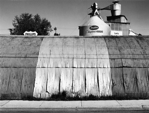 Quonset hut at Len's Feed and Fuel, North Third Street at East Furnace Street.