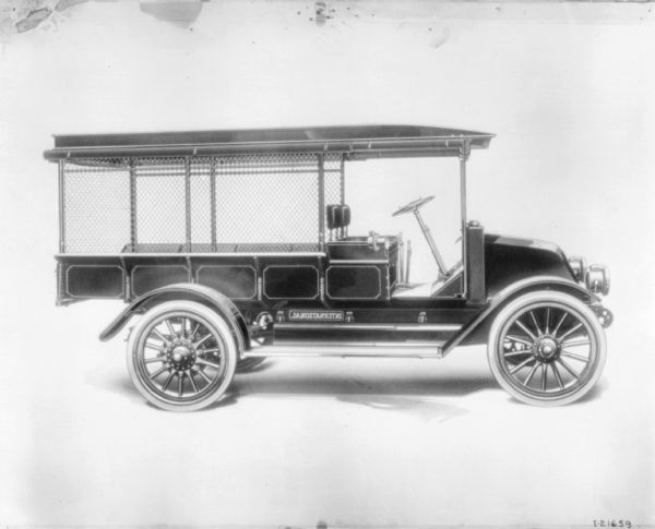 Side view of International truck. (Reversed)