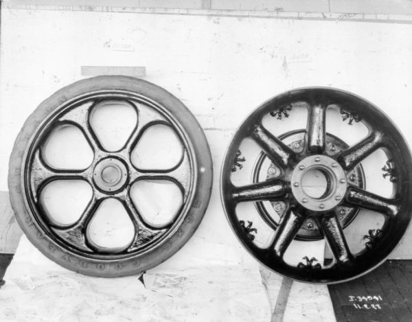 Wheel parts displayed against a white backdrop.