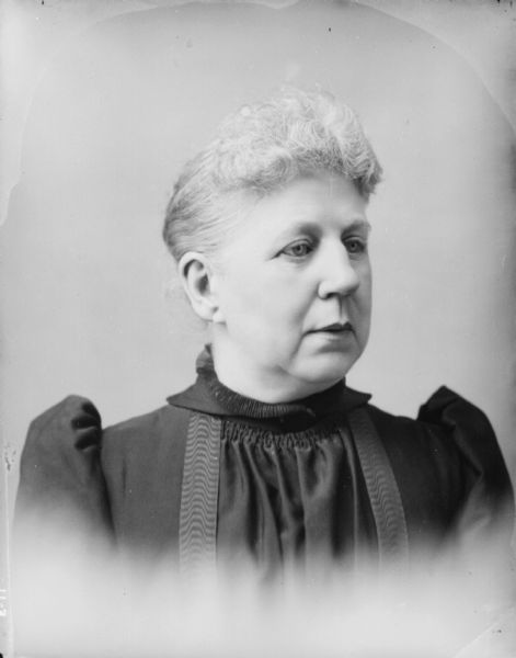 Quarter-length portrait of a woman.