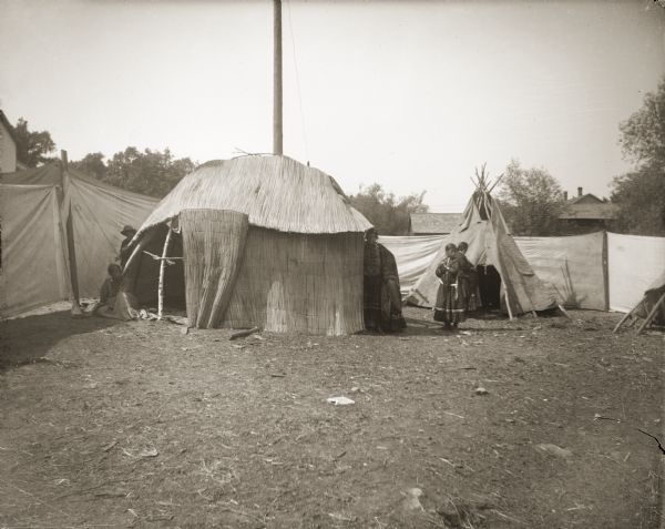 A cattail mat–covered wigwam (ciiporoke) and a small teepee were set up in a mock Ho-Chunk village for the 1908 homecoming celebration.