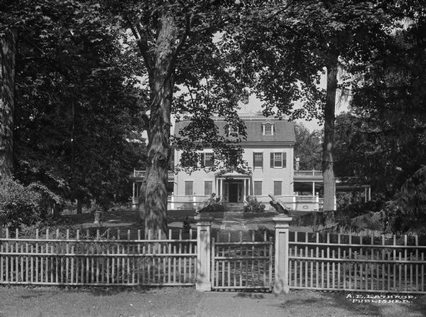 The Simsbury 1820 House was originally owned by Revolutionary War hero Noah Phelps who gave it to his son Elijah, and the house remained in the family until 1947.