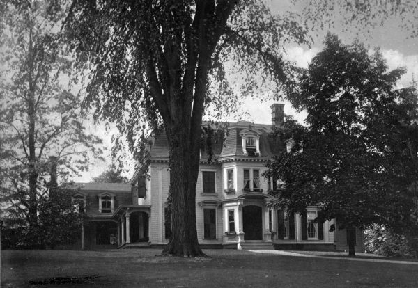 The Longfellow Estate, once home to Henry Wadsworth Longfellow, is a stately residence that was built in 1759.