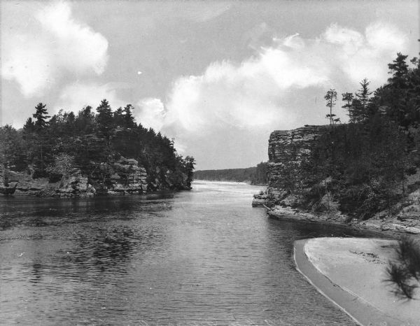 Elevated view of the Jaws river segment on the Wisconsin River. The Jaws area is comprised of the space between High Rock and Romance Cliff.