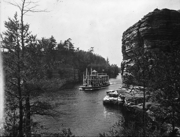 Elevated view of the touring boat "Apollo" returning through the Jaws of the Wisconsin River. The Jaws area is comprised of the space between High Rock and Romance Cliff.