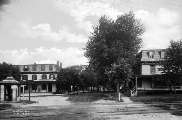 View of The Brower House, a country style inn established by Charles Chauncey Brower on Railroad Avenue.  Published by V. Bacon.