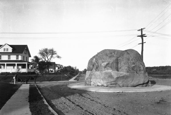 View of a large rock on a residential street circle.  Pamackapuka, "Stone from Heaven," was a supposed American Indian council site.
Town of Glen Rock took its name from it in 1894. The rock is 25ft. Wide, 36 ft. Long, and 20 ft. high.

