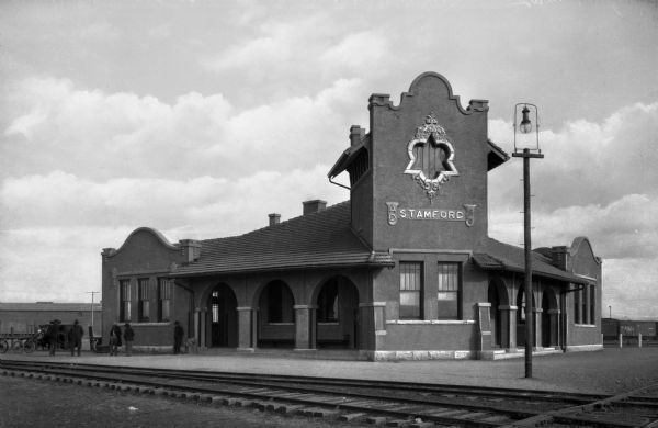 Exterior view of Stamford Railroad Station, a building exemplifying Spanish architecture, constructed in 1908.
