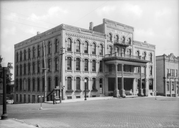 View across street toward the hotel, at 100 Jackson Street, built in 1872. It contains decorative brickwork around all street-side windows and on the pediment. The main entrance features columns supporting a porch and balcony.

The Grand View is the third name of the establishment, starting off as Woods Hotel, after owner and builder Alanson Wood, and changing to Hotel Englebright. A fire destroyed the structure in 1949.