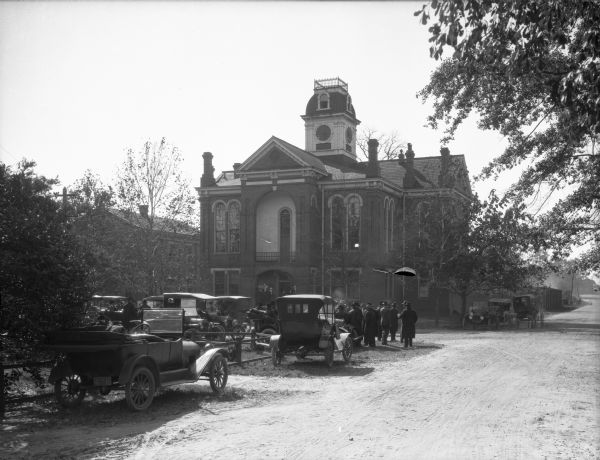 View of the court house and parking lot.