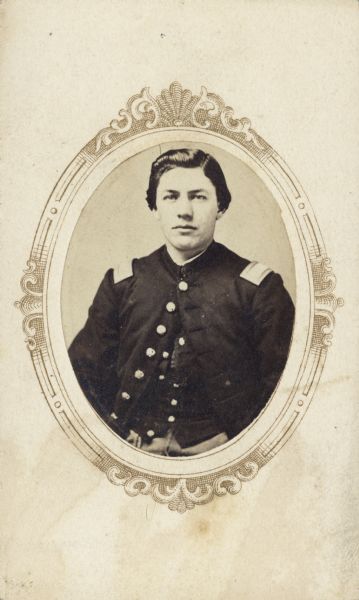 Waist-up carte-de-visite portrait of Lieutenant Dow L. Gunn, Company F, 30th Wisconsin Infantry.