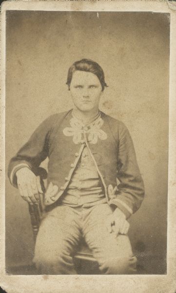 Seated carte-de-visite portrait of an unknown Union soldier.
