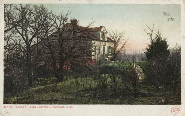 Color postcard view of house with trees and yard on a hill. Caption reads: "Grant's Headquarters, Vicksburg, Miss."
