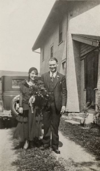 The newly married Floyd and Alice Quinney pose for a portrait.