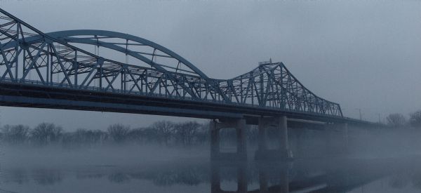 Bridge over the Mississippi River on foggy morning.