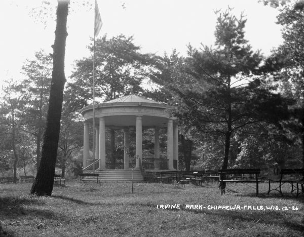 A gazebo dedicated to solders and sailors in Irvine Park. A flagpole and benches are in front of the gazebo.