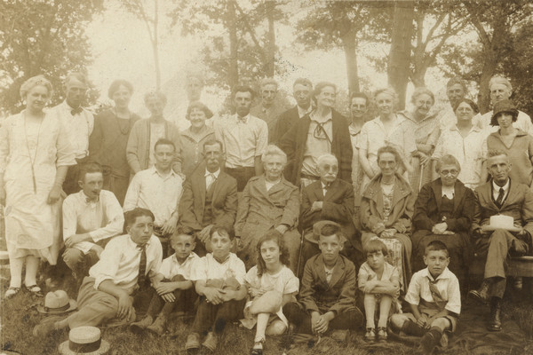 Group portrait of the extended Gillett family at a reunion.