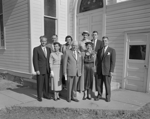 Outdoor group portrait of Sherwin and Emma Gillett on the occasion of their 50th Wedding Anniversary, surrounded by their children and their spouses. The young couple in the back is likely Linda Strouse (granddaughter) and her husband.