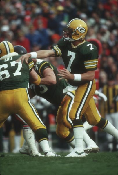Green Bay Packer's quarterback Don Majkowski passing the football against the Chicago Bears while offensive lineman Billy Ard blocks.