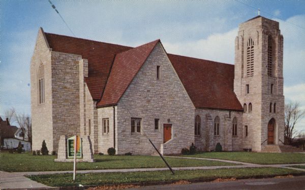 Exterior view of the main facade — white stone and red roof — of the Saron Lutheran Church.