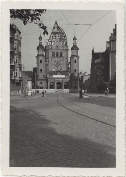 A snapshot, taken during the summer, of the Jewish temple being demolished in Danzig.