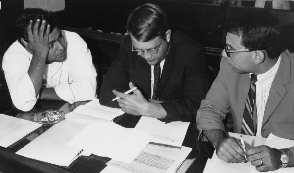 Jesus Salas, left, is leader of Obreros Unidos (United Workers), Wisconsin's migrant farm workers' union. In the center, legal counsel David Loeffler and on the right, Gary Marsack. They are at a hearing before Wisconsin Employment Relations Commission (WERC) in Milwaukee.<p>This photograph is a part of Wisconsin-native David Giffey's series "Struggle for Justice," images from the migrant farm worker struggle including an independent oganizing effort in Wisconsin and the nationwide grape boycott movement started by Cesar Chavez of United Farm Workers during the 1960s and 1970s.<p>Asistencia legal ante la audiencia con WERC<p>Jesús Salas, a la izquierda, es el líder de Obreros Unidos, un sindicato para trabajadores emigrantes en Wisconsin. En el centro, prestando asesoría legal David Loeffler y a la derecha, Gary Marsack. Están en una audiencia con la comisión de relaciones laborales o Wisconsin Employment Relations Commission (WERC) en Milwaukee. Esta fotografía es parte de la serie "Lucha por la Justicia" tomada por David Giffey, originario de Wisconsin, las imágenes muestran la lucha de los trabajadores agrícolas emigrantes incluyendo un esfuerzo independiente organizado en Wisconsin y el movimiento nacional del boicot de uvas empezado por Cesar Chávez de la unión de campesinos o United Farm Workers durante los años 1960 y 1970.</p>