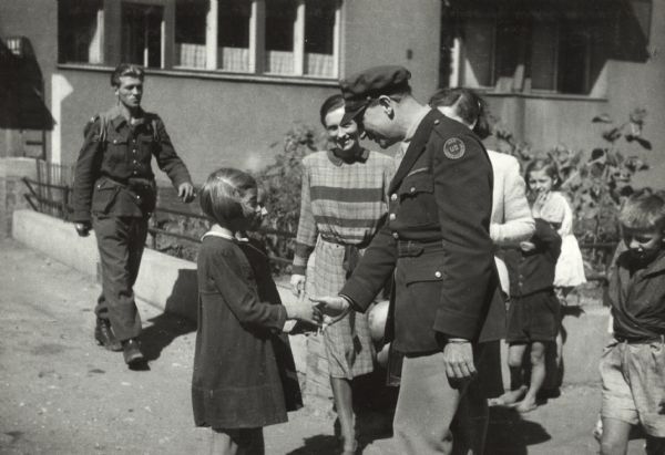 Foreign correspondent Alvin J. Steinkopf saying goodbye to Czechoslovakian children after interviewing them about their relief needs.