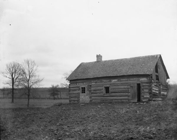 View of an old log house on William Wills Farm, residence of Leudwig Goetsch and bought by William Goetsch in 1846.