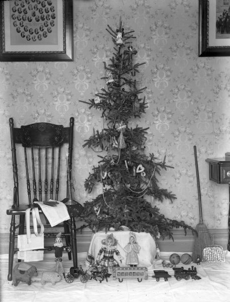 Krueger Family Christmas Tree | Photograph | Wisconsin Historical Society