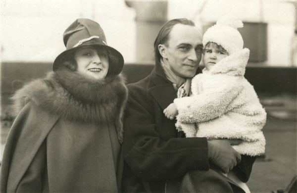Original caption: "Conrad Veidt, noted European screen actor, his wife and daughter Viola, taken on board the ship last Monday upon which he arrived in America to join the Universal forces in California."