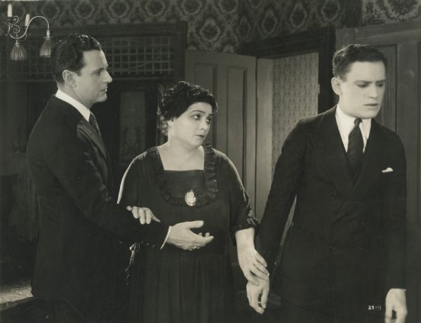 Mrs. Esther Meyers (played by Vera Gordon) tries to reconcile her two sons, on the left Robert Meyers (Harry Benham) and on the right Harry Meyers (Stanley Price).
