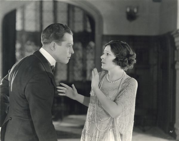 Donald Mannerby, an English aristocrat (played by Harrison Ford), threatens Jacqueline Laurentine Boggs (Norma Talmadge), the daughter of an American hog farmer, in a scene still from "The Wonderful Thing."